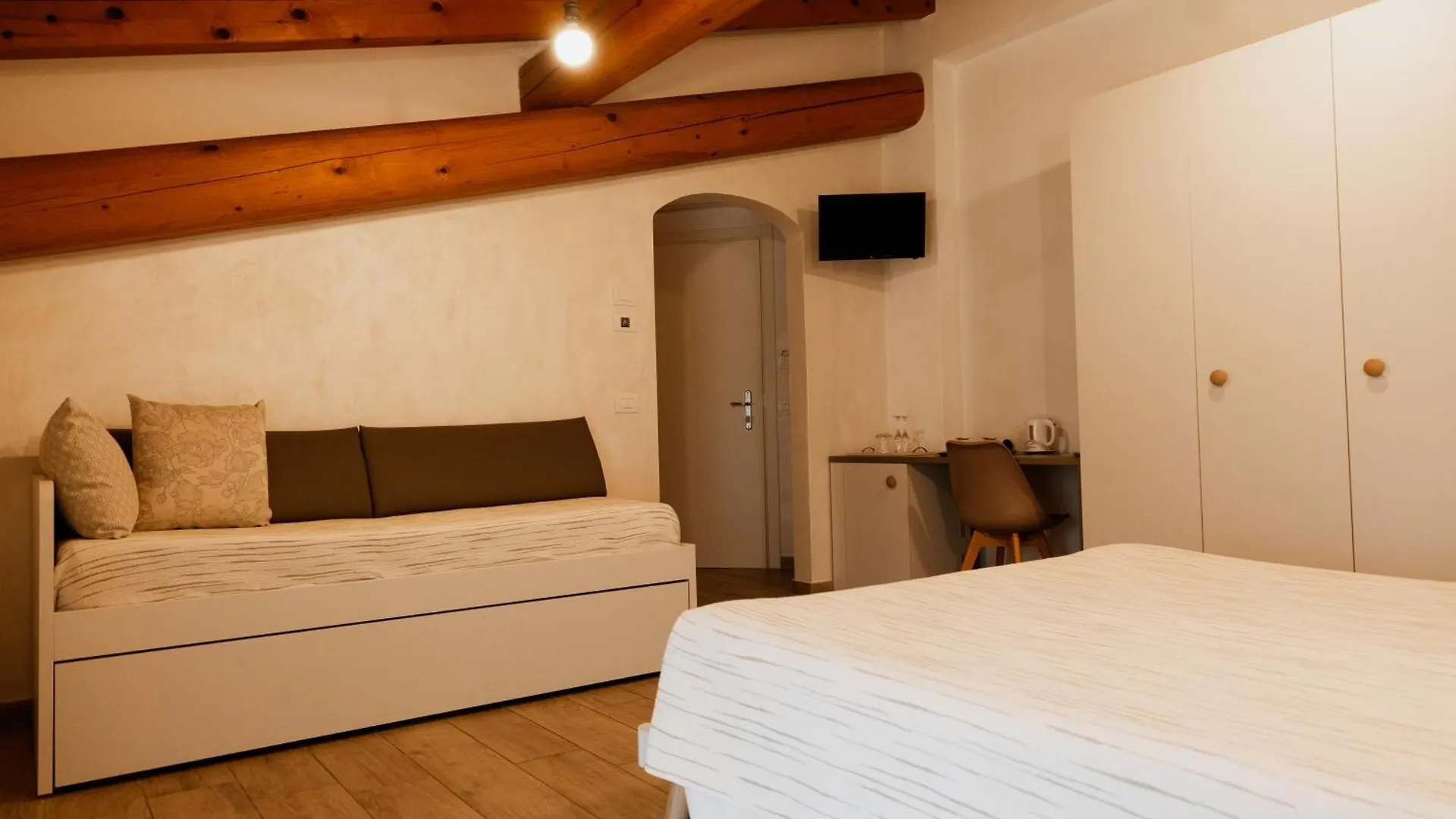 agriturismo il glicine bianco Monzambano 0*,